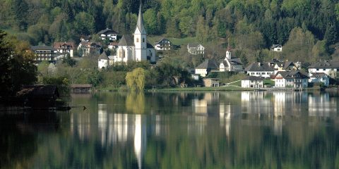 Ossiacher See: warm meer in bergachtig decor