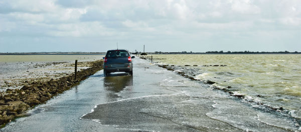 The Passage du Gois connects Île de Noirmoutier and the mainland