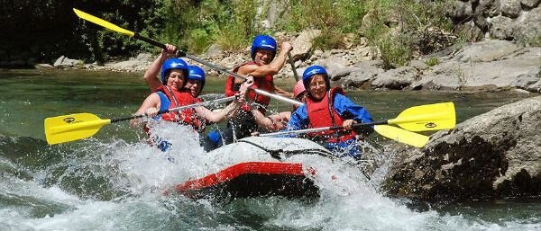 De rivier leent zich voor tal van watersporten