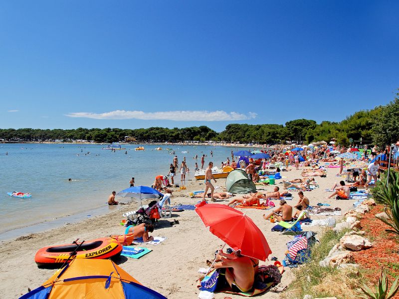 Campings aan een zandstrand in Kroatie: Camping Arena Medulin.