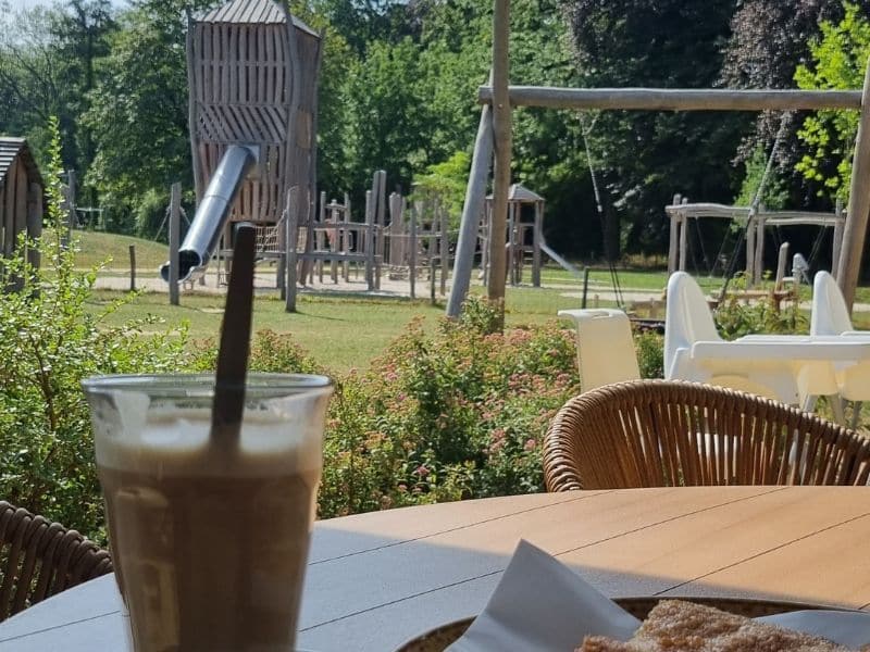 Villa Kanjel Restaurant Speeltuin Maastricht kop koffie