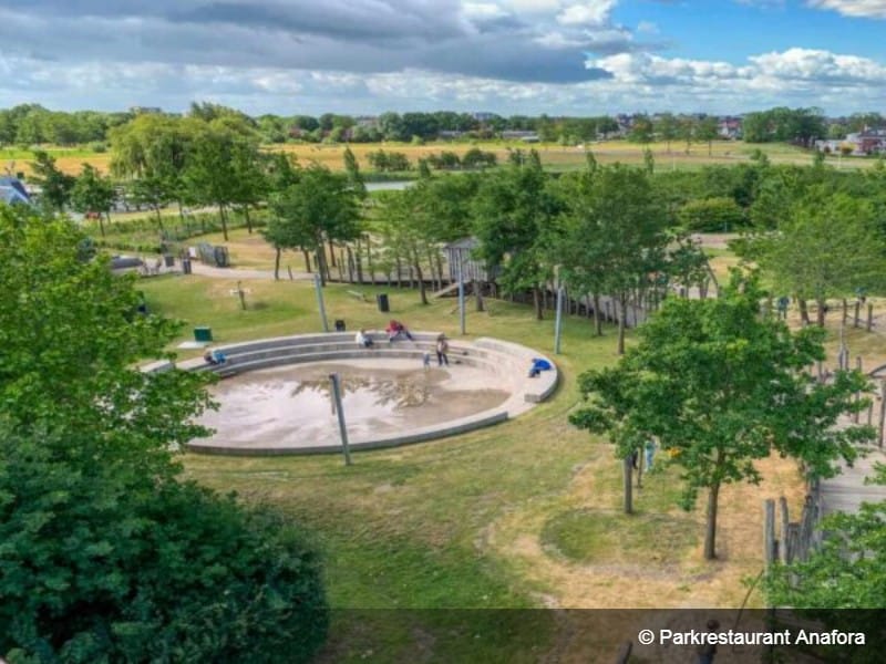 Grote bosspeeltuin en natuurlijke speelplaats in Utrecht