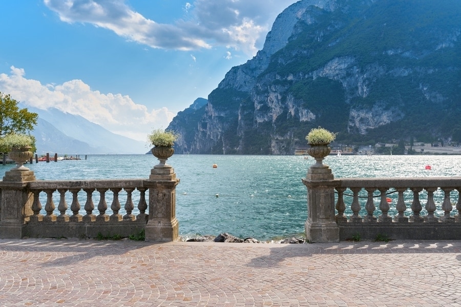 uitzicht op het Gardameer vanuit Riva del Garda