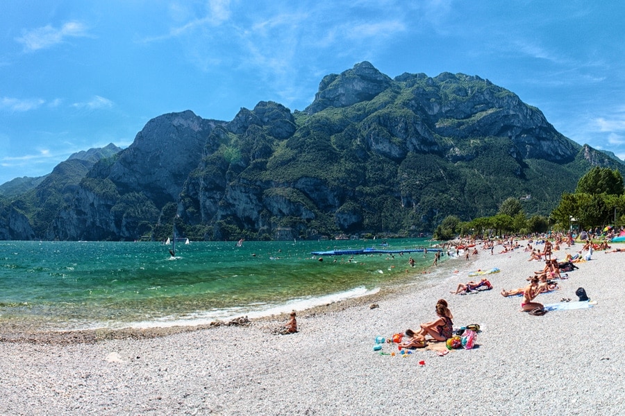 het strand van Riva del Garda