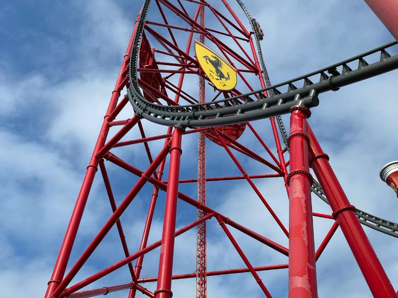 achtbaan Red Force in Ferrari Land