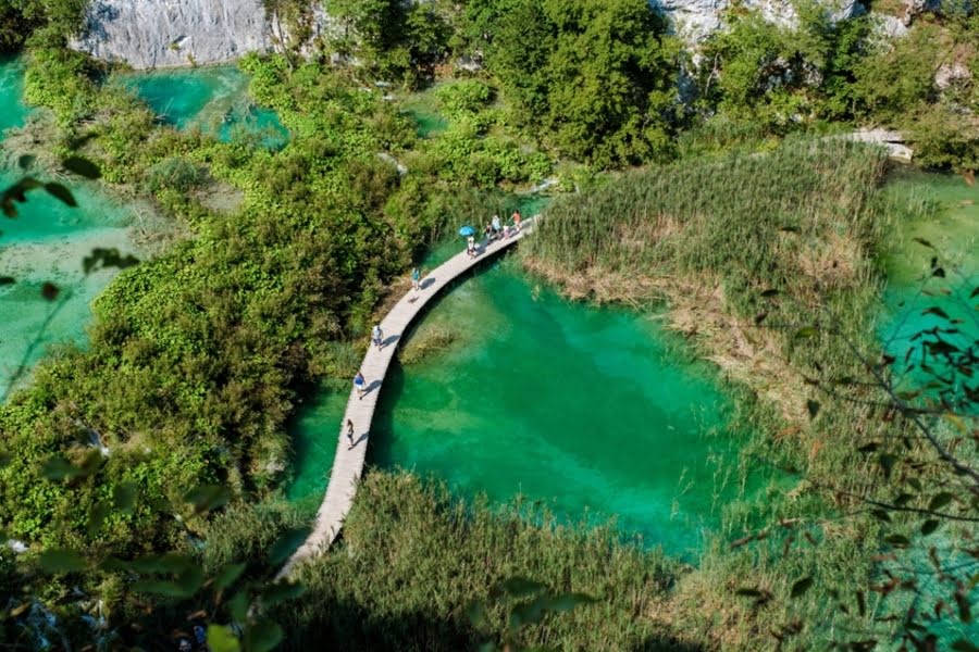 de groene meren en vlonders van Nationaal Park Plitvicemeren