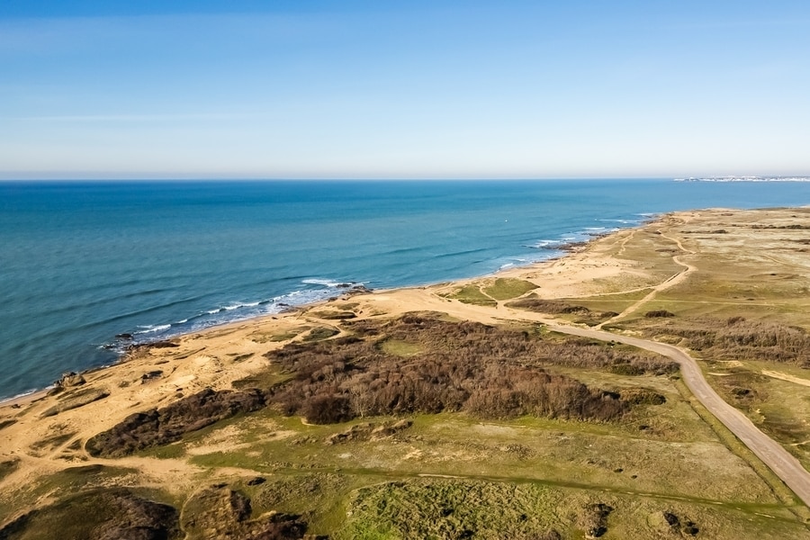 zandstrand en duinen, uitzicht op zee