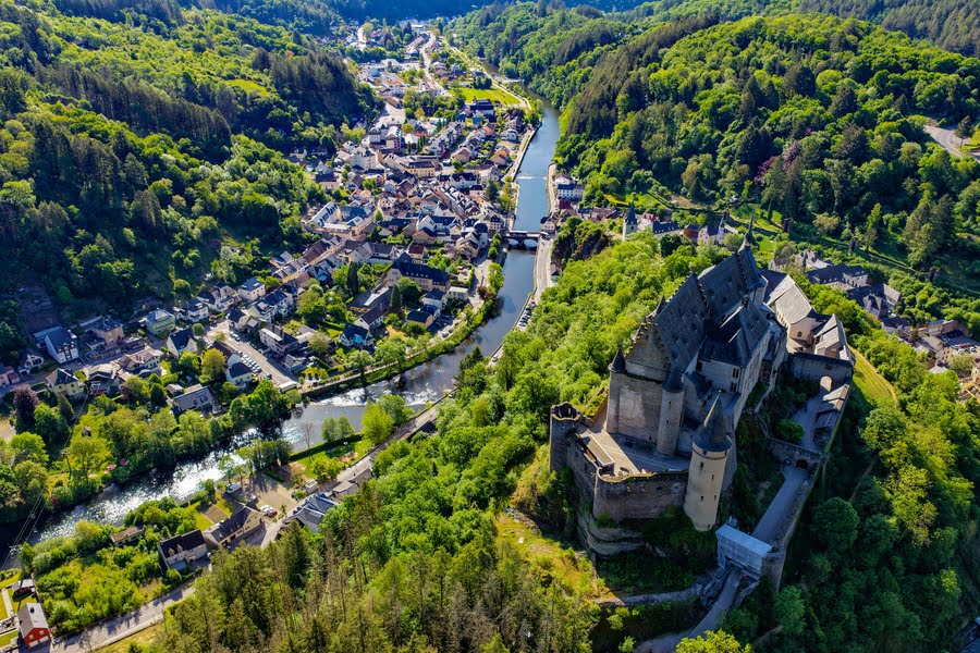 het Kasteel van Vianden van boven gezien