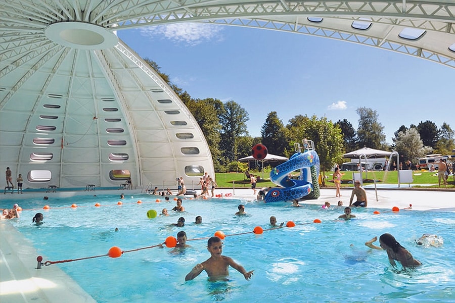 het zwembad op camping hu Birkelt Village