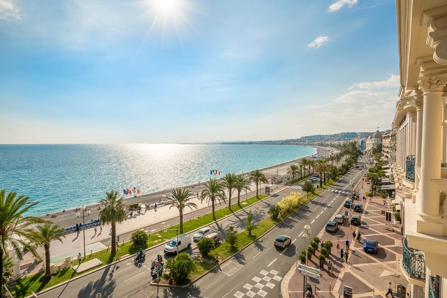 Promenade des Anglais op een zonnige dag