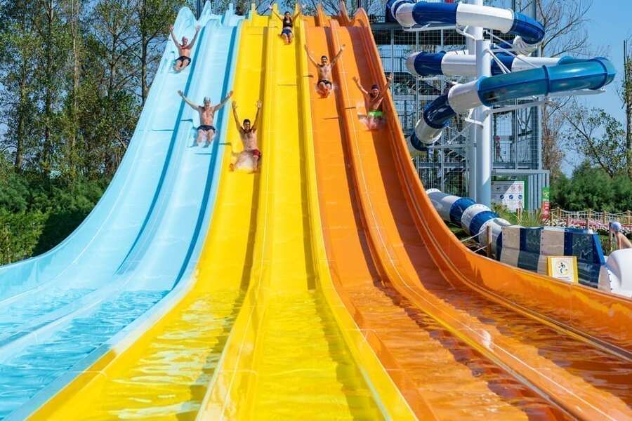 De kleurrijke 6-baans Multislide van Camping Pra’ delle Torri