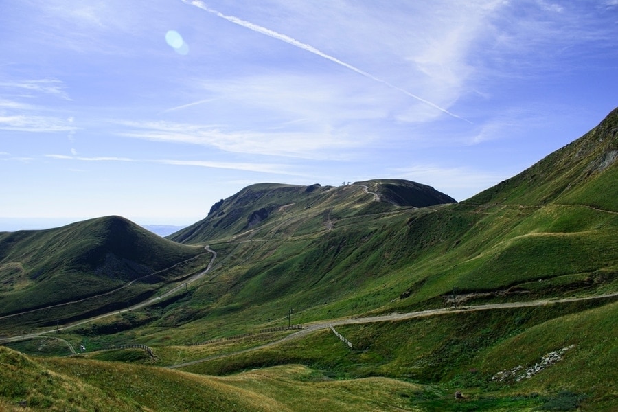 autoweg door berggebied