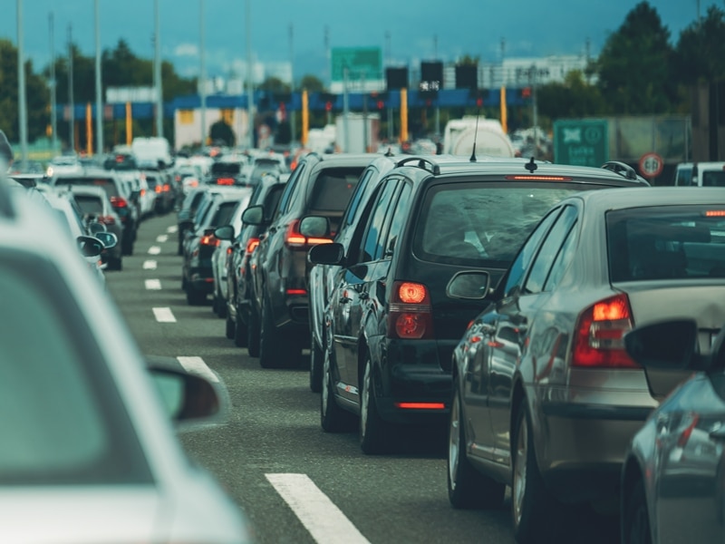 Wachtende auto's voor tolpoorten in Kroatië