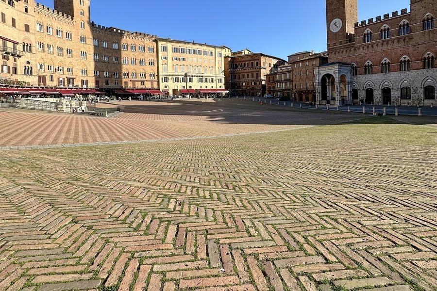 Camping Baia Verde is gelegen aan de westeroever van het Gardameer