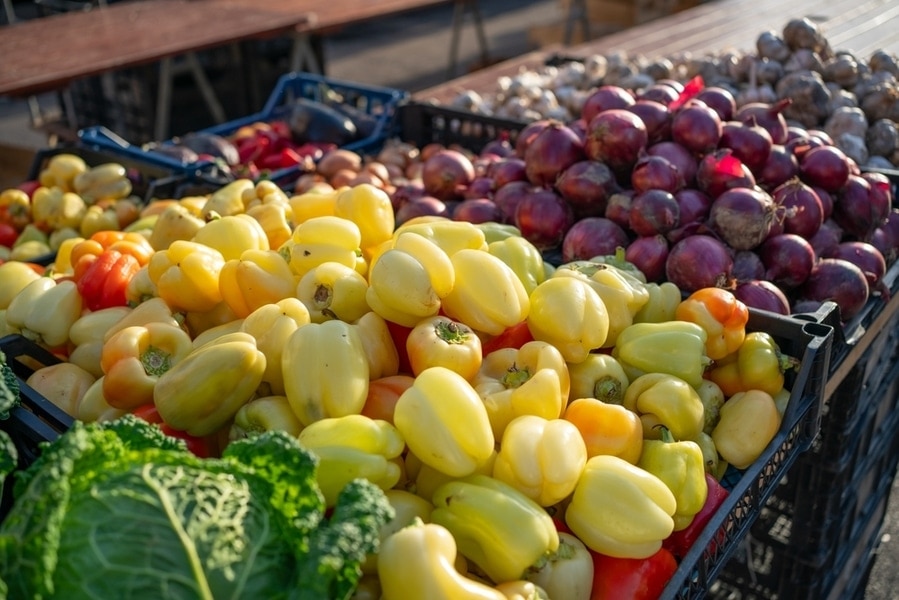 marktkraam met groenten