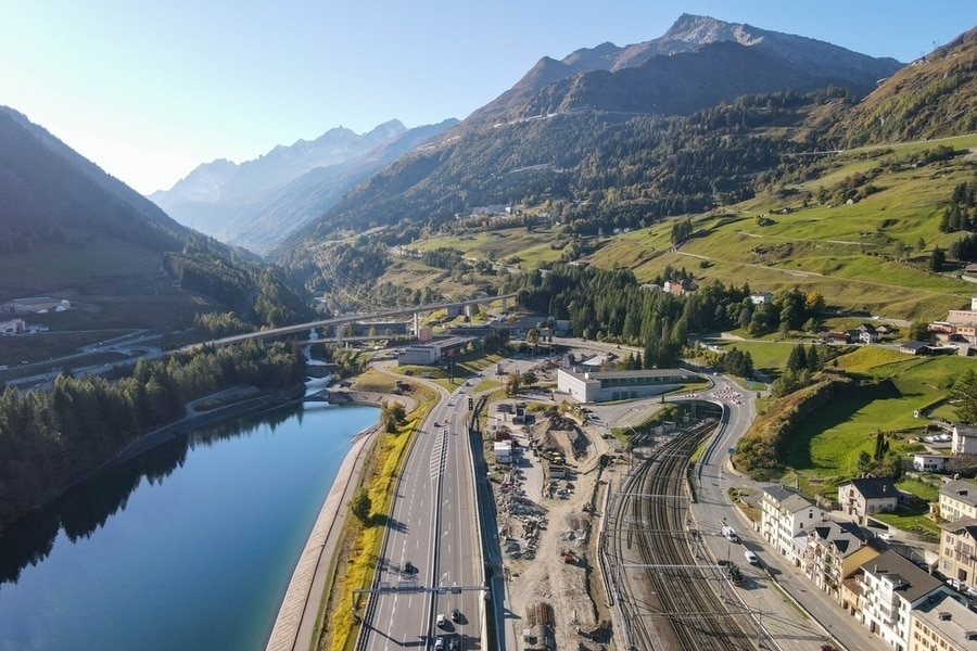 omgevingsfoto van de ingang van de Gotthardtunnel