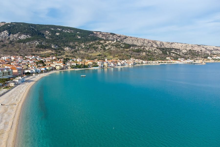 kiezelstrand van Baška op het eiland Krk